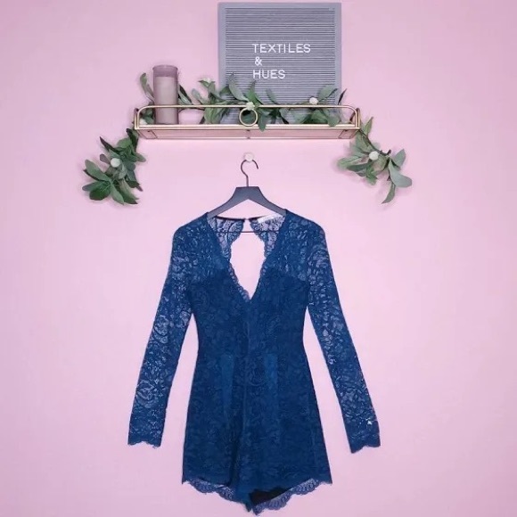 EVE LACE ROMPER💙
New - Picture 2 of 4